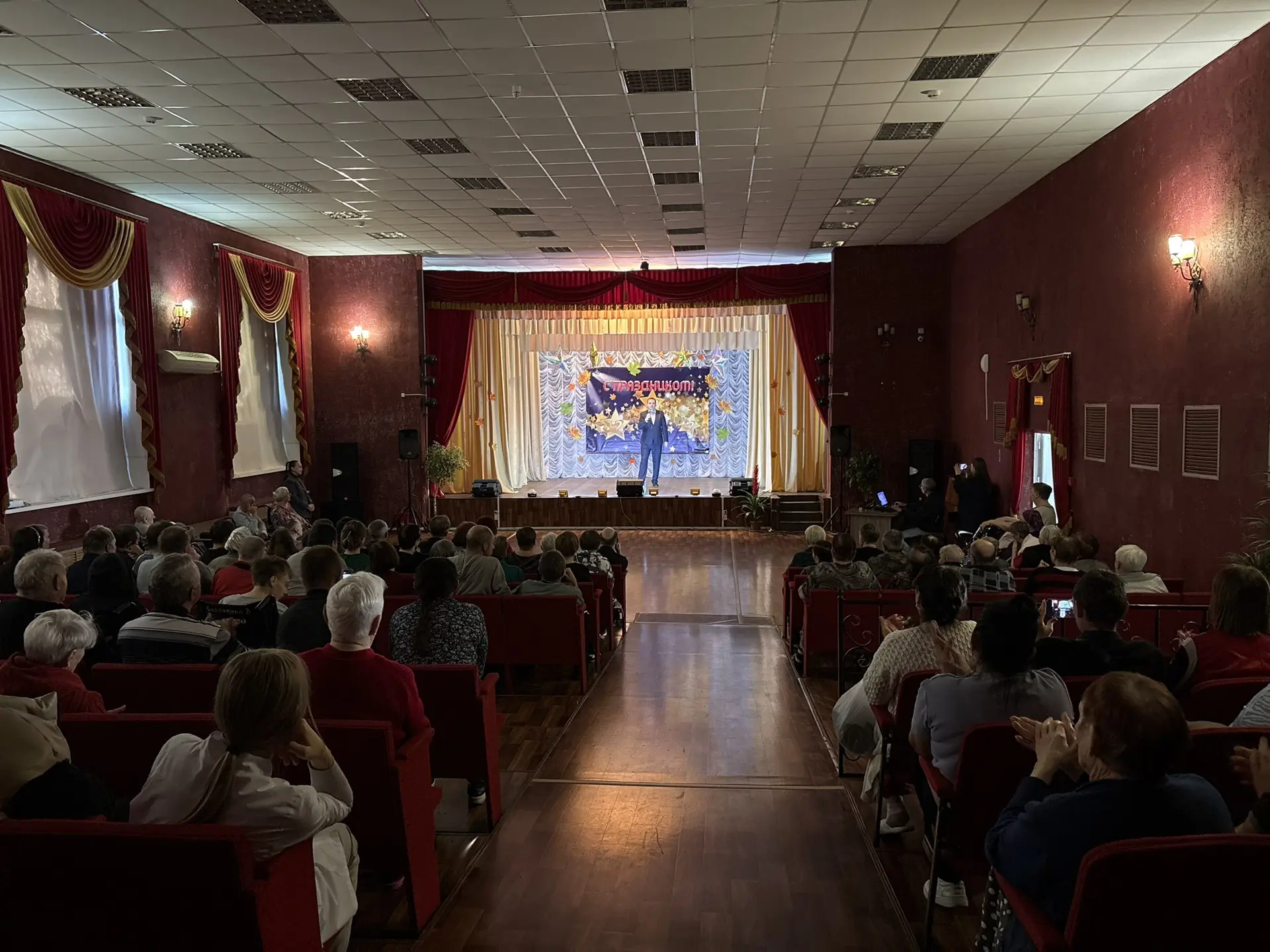 ❗️ В Балашове пожилые люди принимают искренние поздравления! 💐
