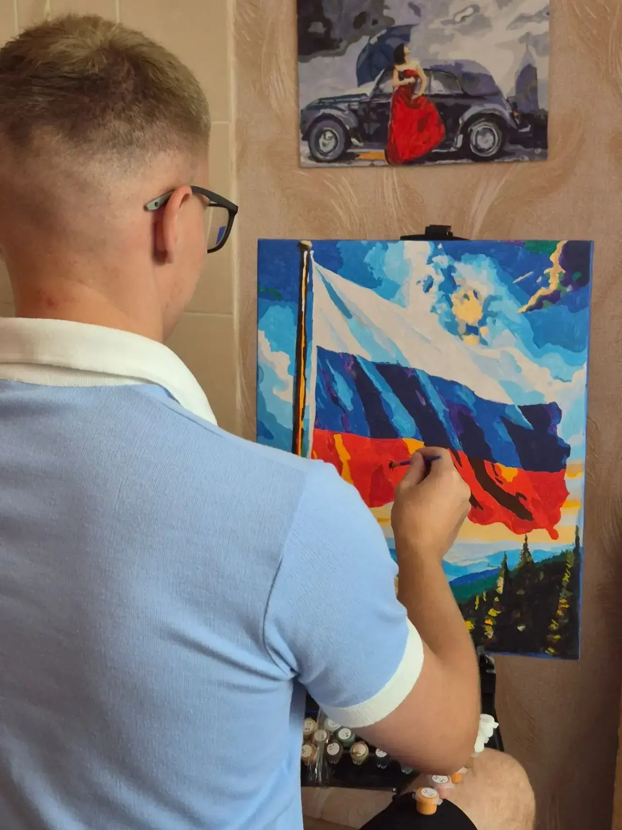 🇷🇺 Творчество, исцеляющее душу: ко Дню Государственного флага в ГБУЗ ДНР «ГКБ № 7 г.Д...