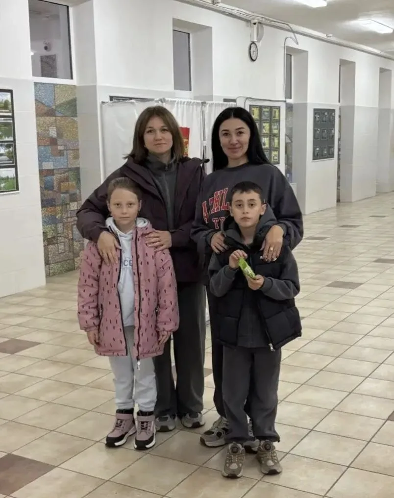 Жители Подольска активно приходят на избирательные участки целыми семьями. На многих то...