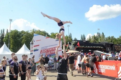🎉 В воскресенье 2 августа отмечаем День железнодорожника!

По всей стране готовят яркие мероприятия