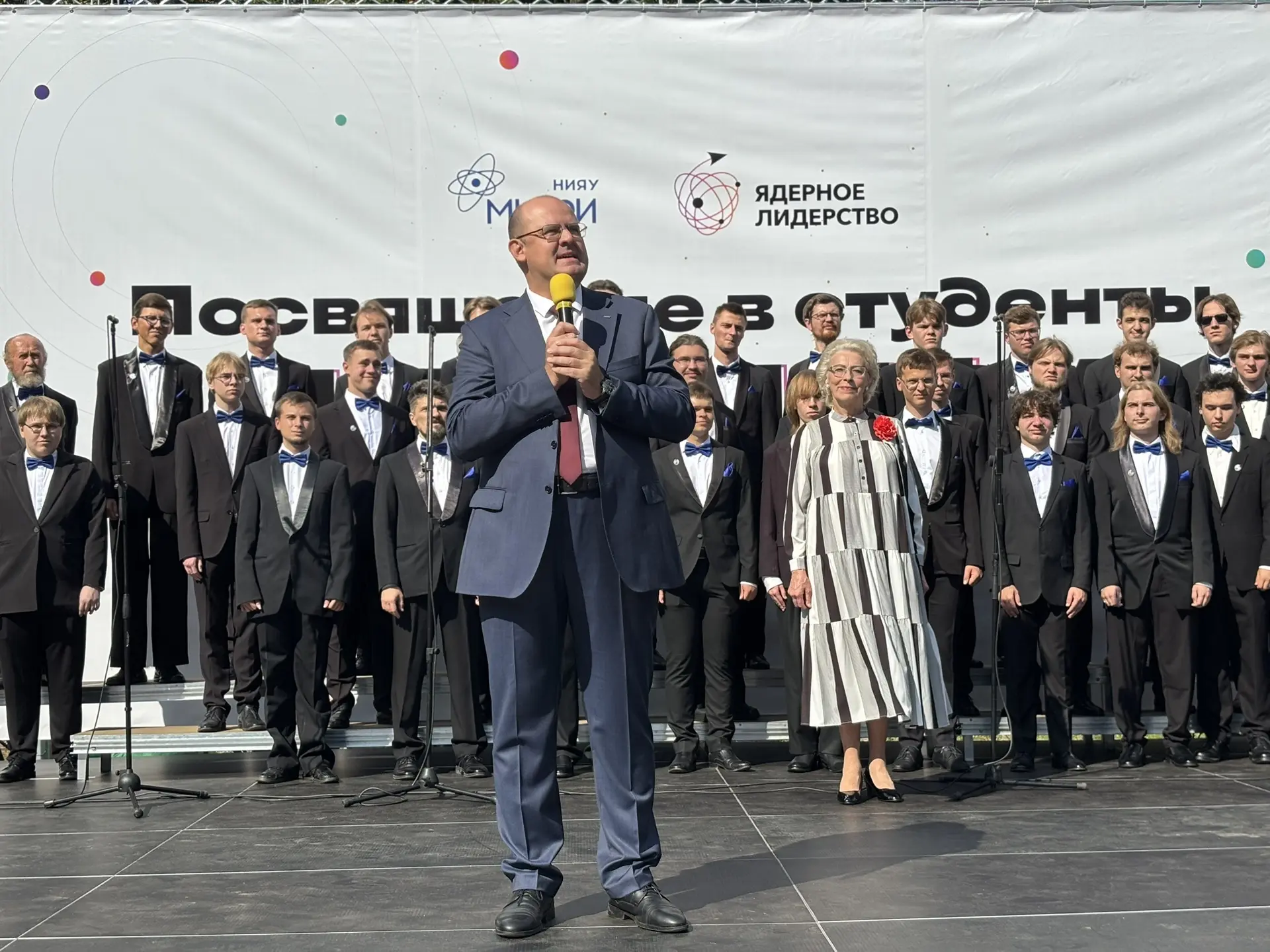 С приветственным словом перед первокурсниками выступил ректор НИЯУ МИФИ Владимир Игорев...