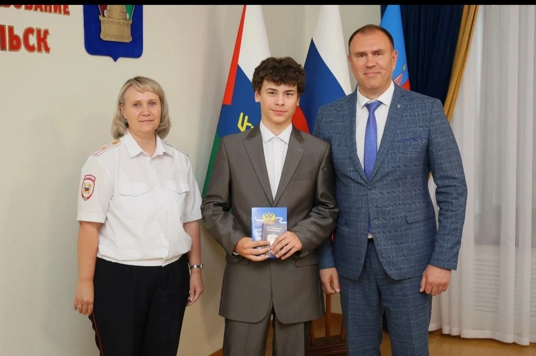 🇷🇺В рамках Областной патриотической акции «Мы - граждане России!» состоялось торжественное вручени