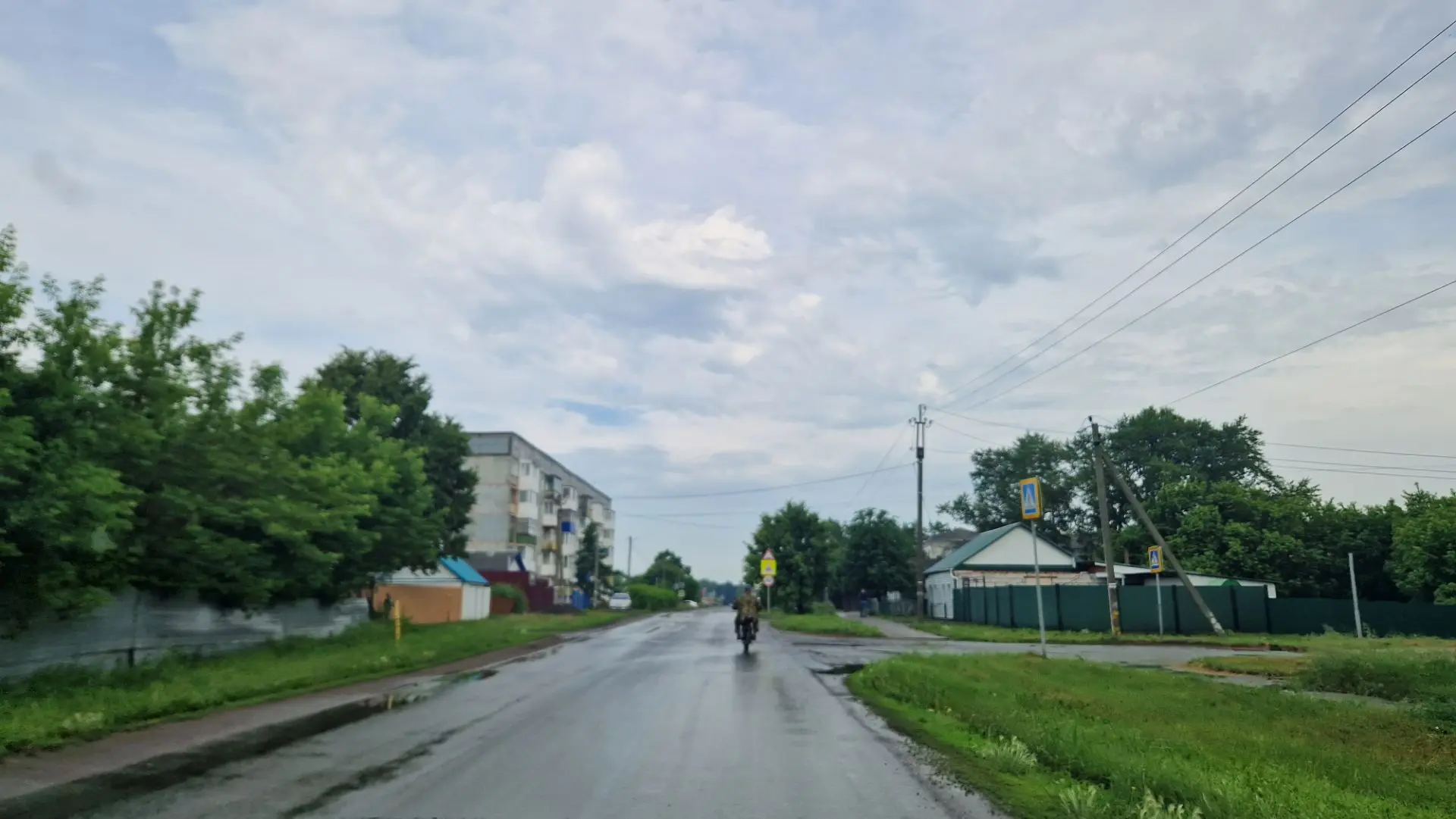 Доброе пасмурное, но тёплое утро! Всем удачи!