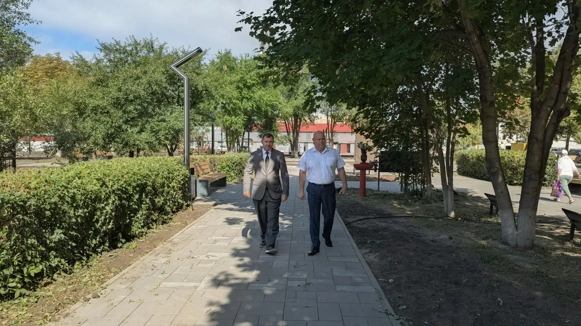 В сквере имени Вячеслава Малярова завершаются работы по благоустройству
