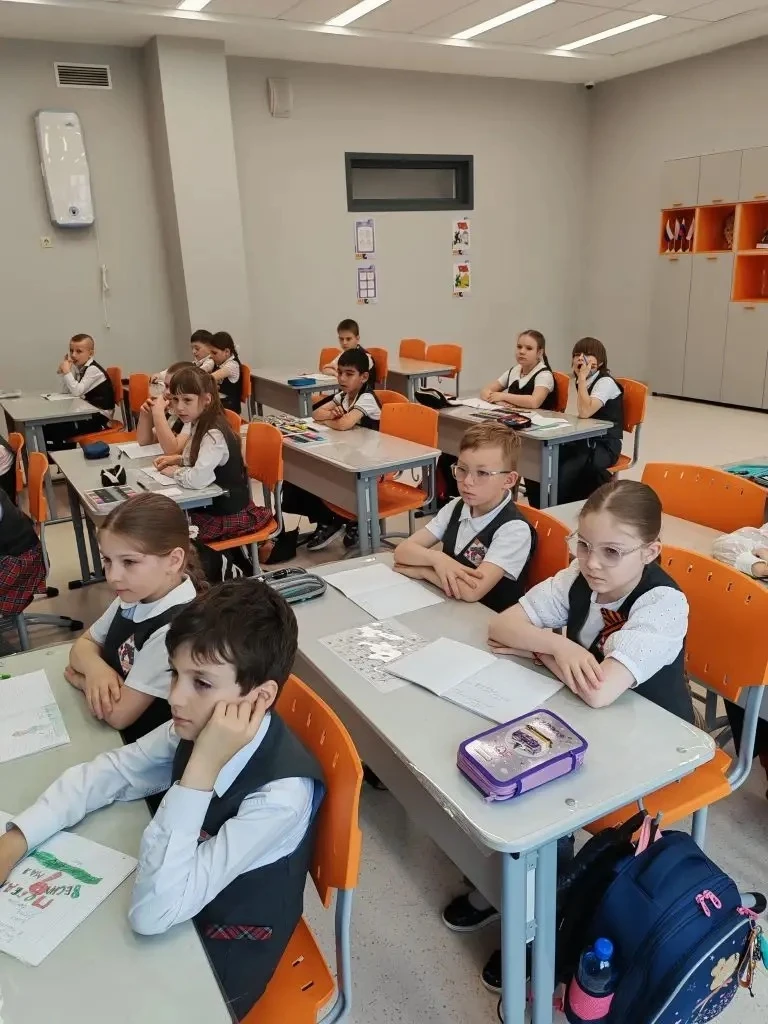 НАШИ ОРЛЯТА🦅🇷🇺  Сегодня для учащихся начальной школы  состоялся увлекательный и познавательный масте
