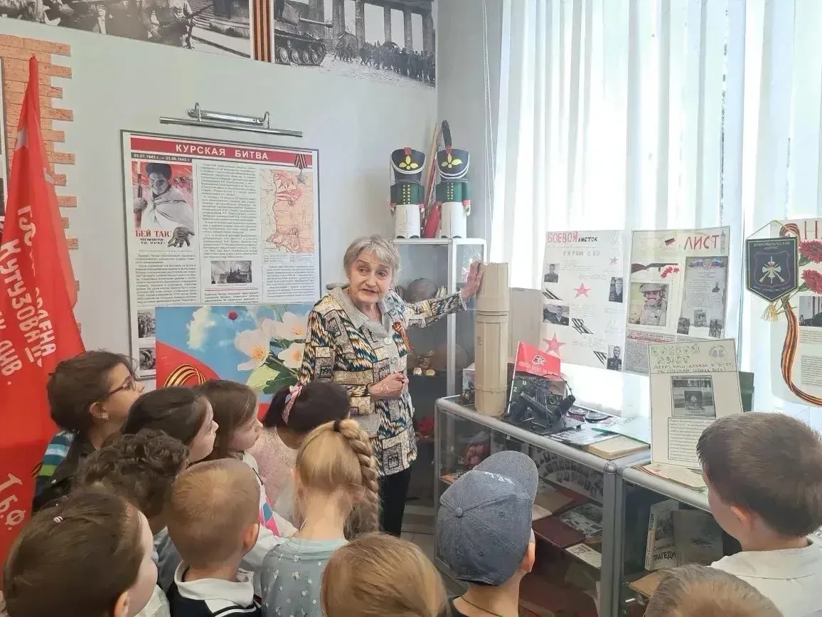🎗В преддверии Дня Победы наши дошколята посетили школьный музей "Бухенвальдский набат".  💫Экскурсия 