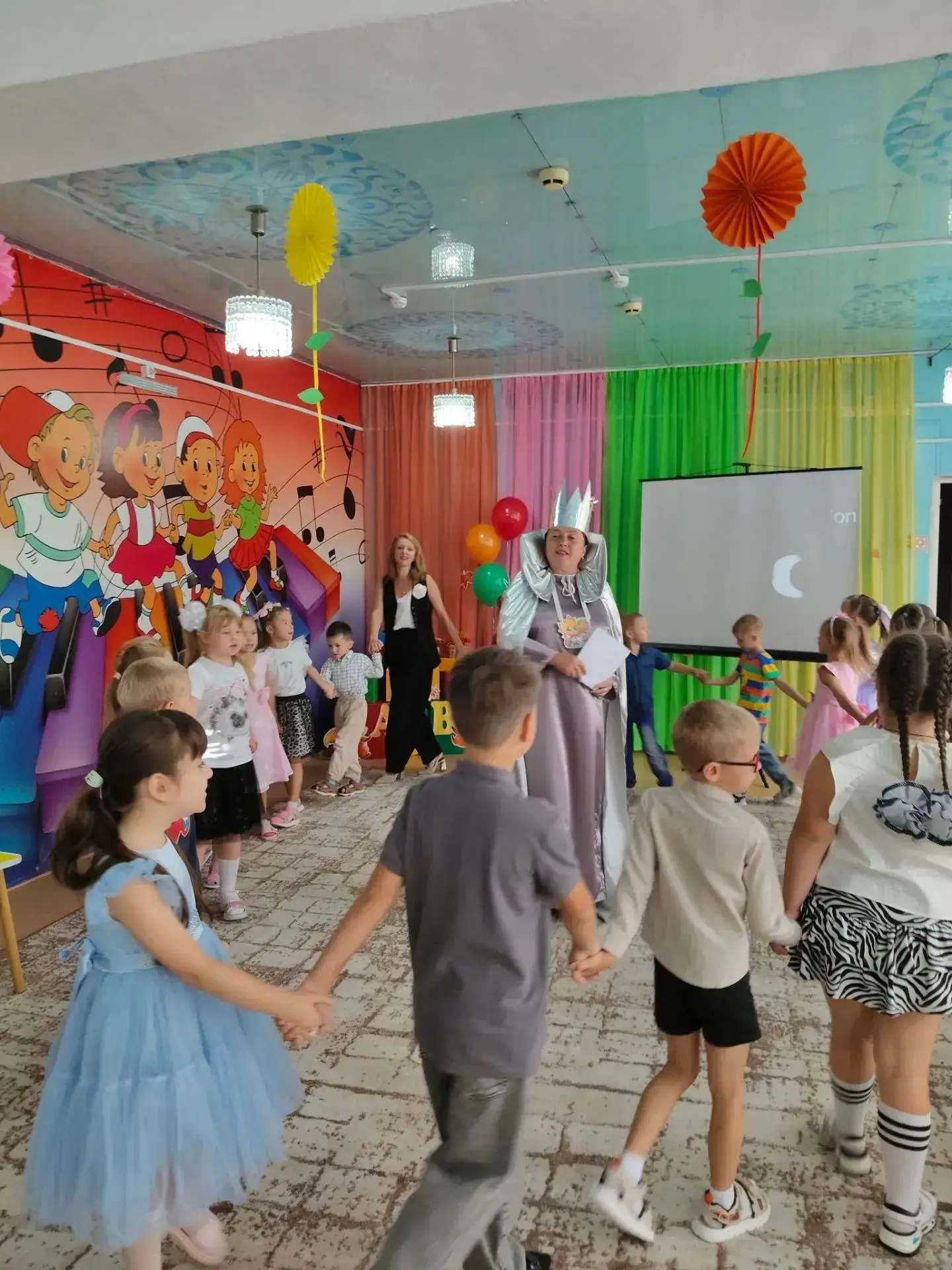 В СОШ 3 , корпус3 1 сентября прошло мероприятие посвящённое ,, Дню знаний,,. Начался пр...