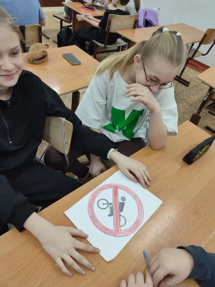 Мой друг Светофор  В 4 «Ж» классе состоялась увлекательная игровая программа «Мой друг Светофор» 🚦, 