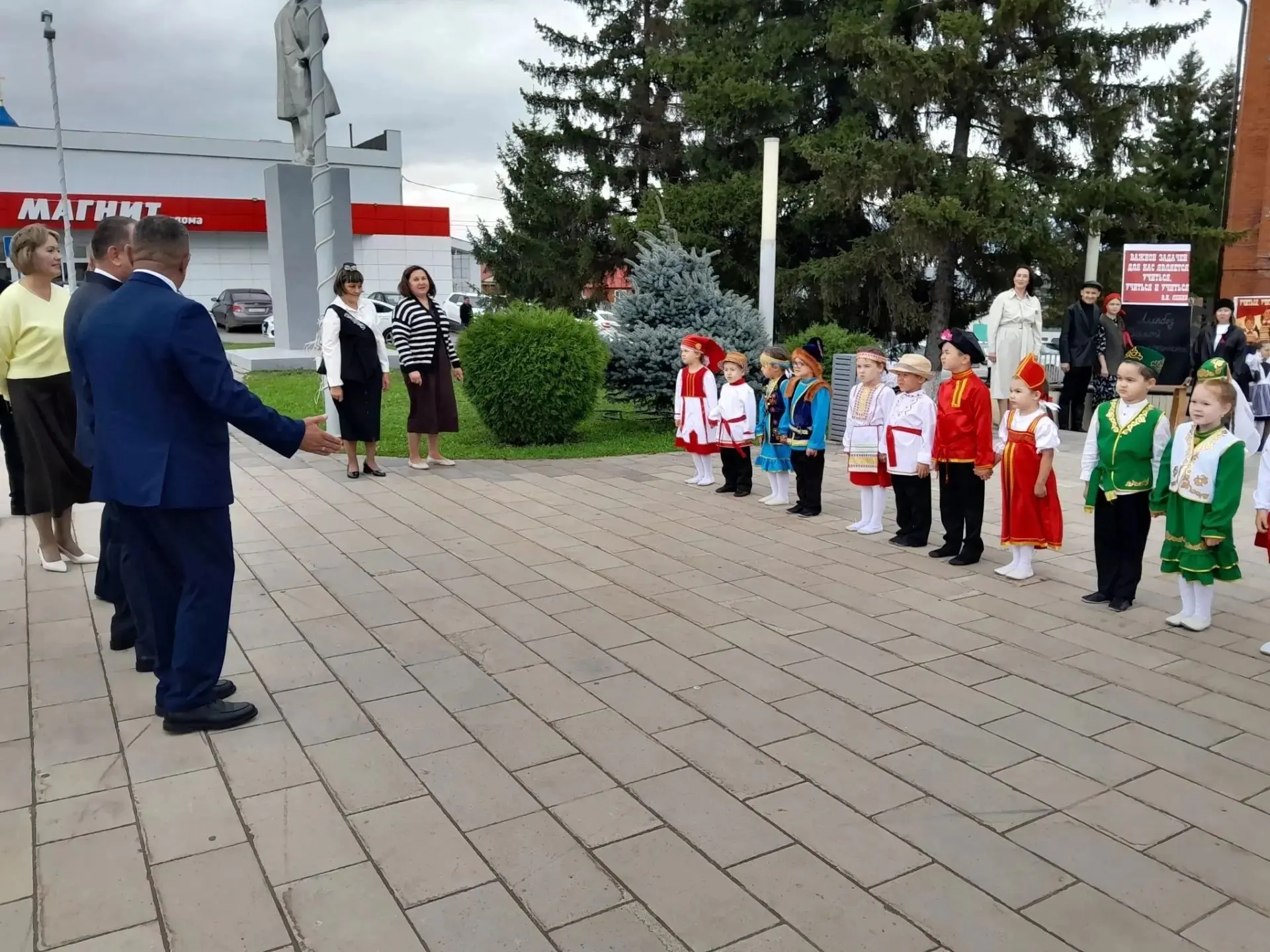 Бүген, 27 нче август көнне, район мәдәният йортында педагогларның август киңәшмәсе узды.