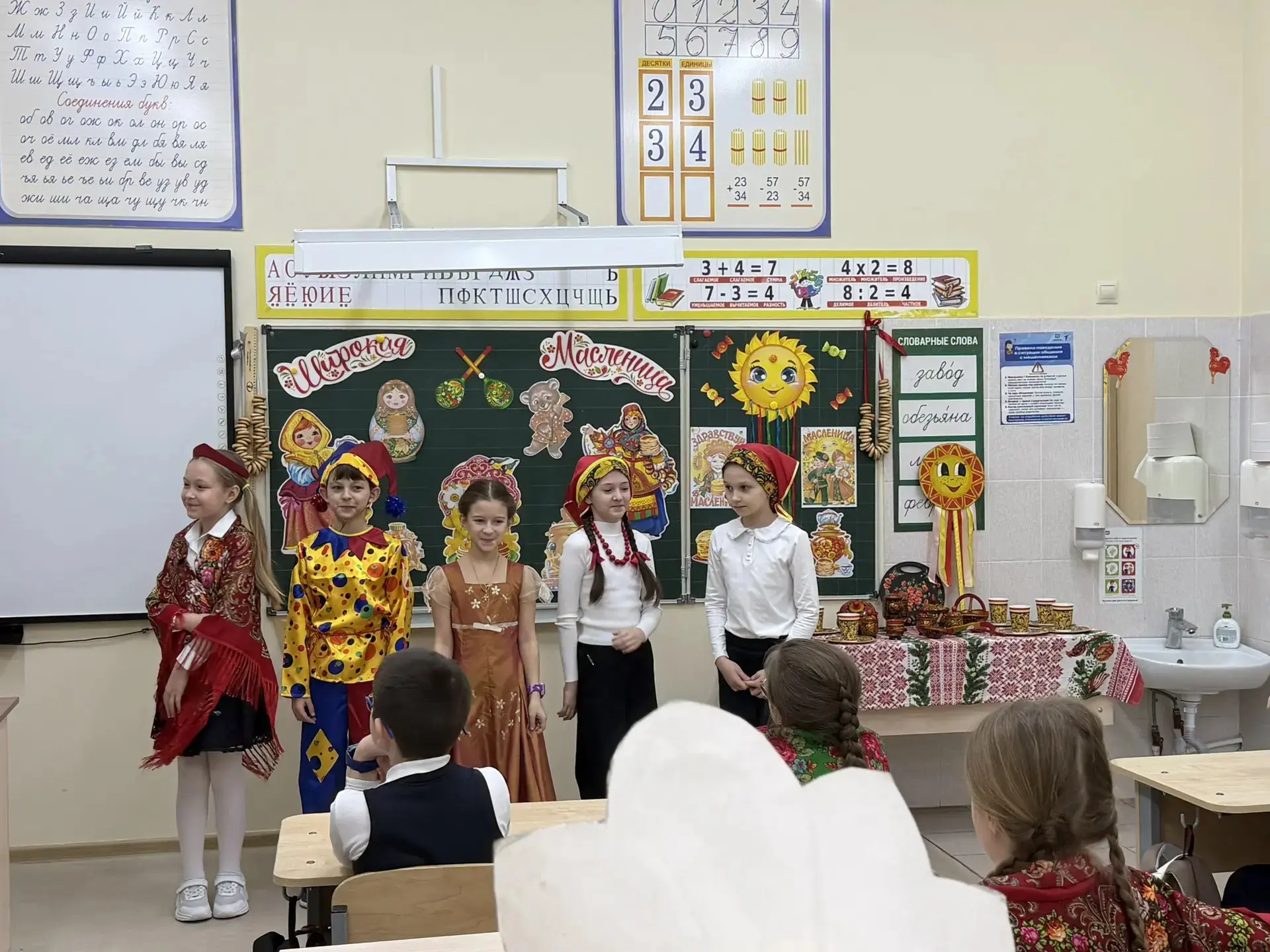 ✨ Золотые лучики традиций - в наших классах просыпается весна! ✨   Масленичный марафон в нашей школе