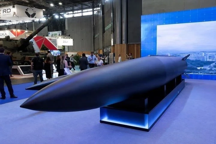 Баллистическая ракета FP-9 для ударов по Москве будет готова осенью, –  Зеленский🤡