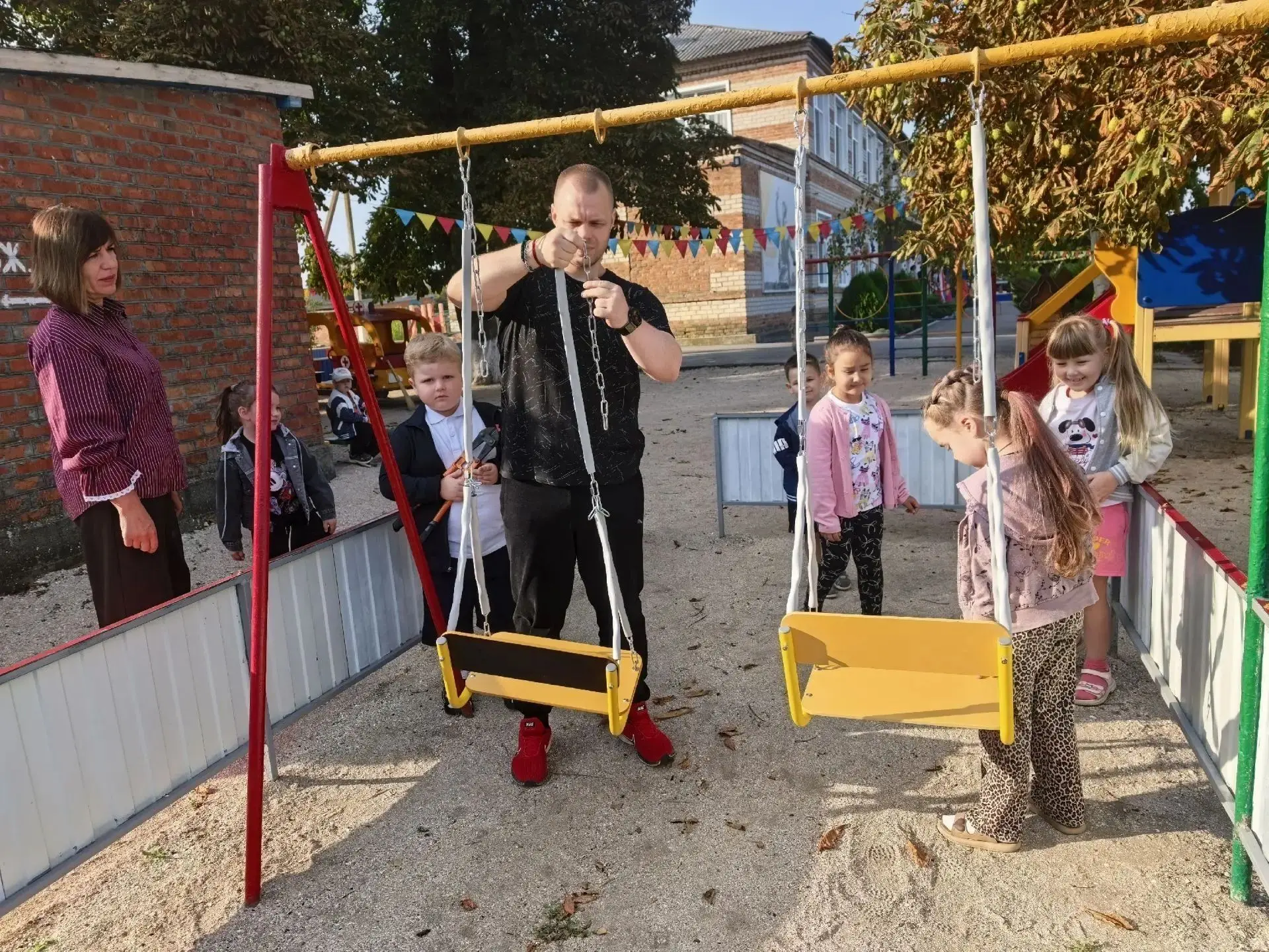 Качели готовы, полетели! 🎢