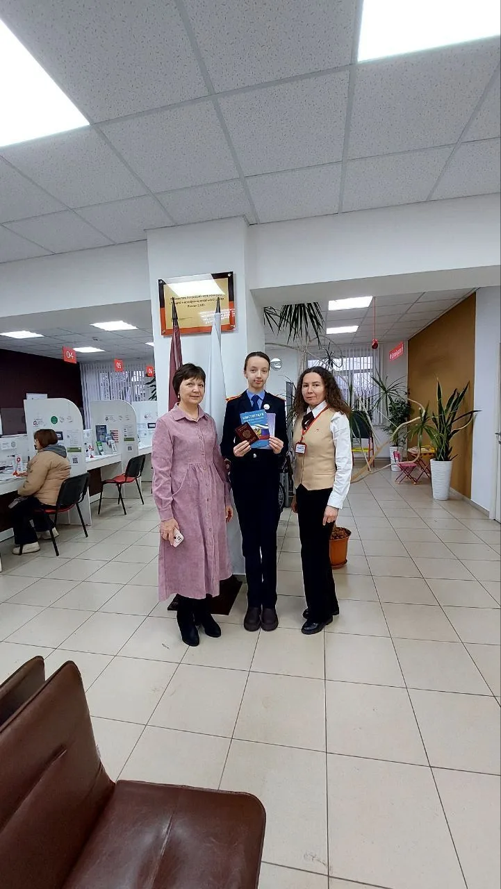 Сотрудники МФЦ Чувашии поздравляют заявительниц с Днем матери  ✨В преддверии Дня матери сотрудники м