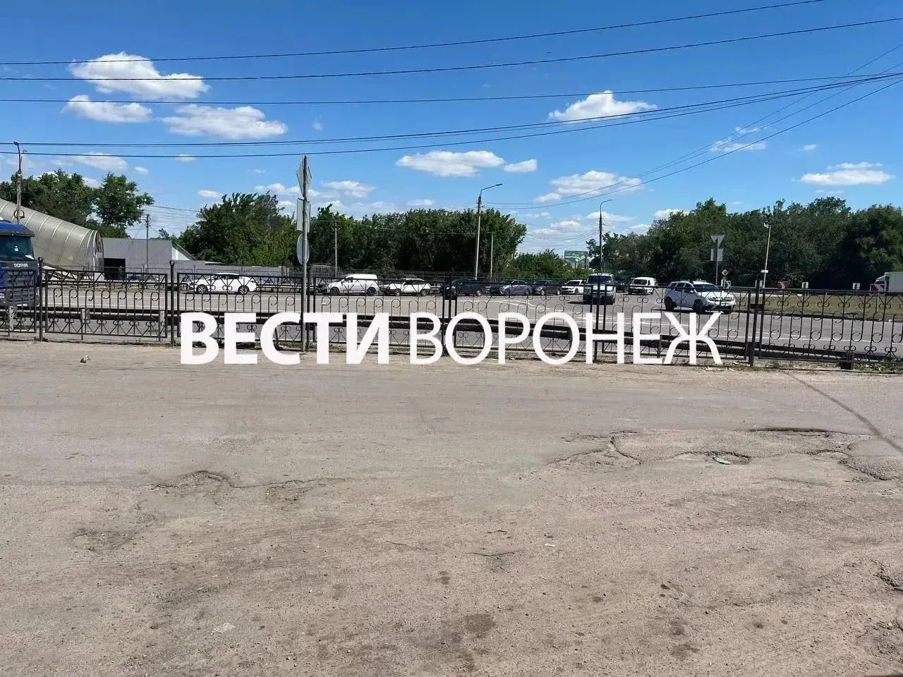 ⛽️ В Павловске выстроилась огромная очередь на АЗС.