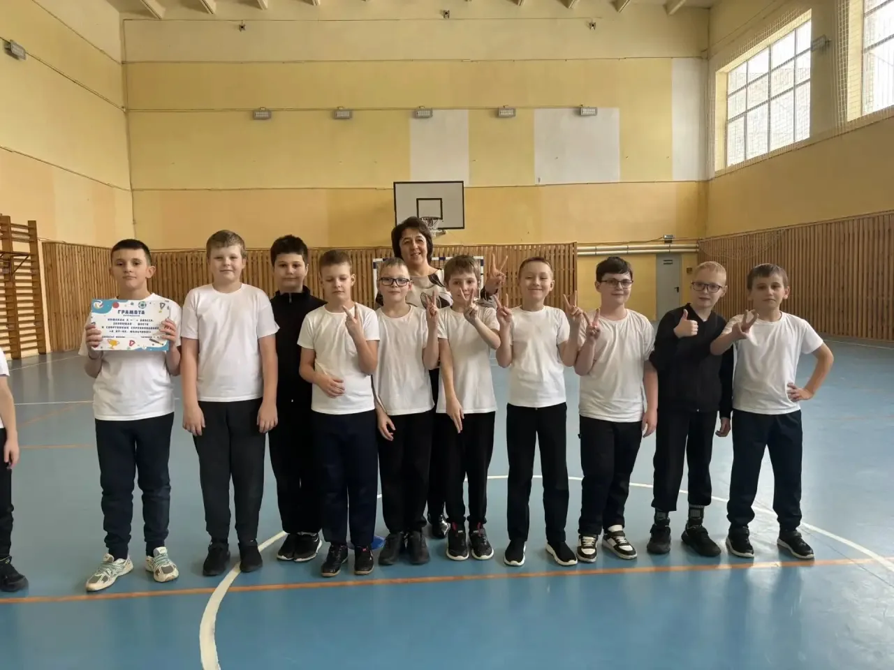 🏆 Сила, ловкость и командный дух: «А ну-ка, мальчики!» в 3-х классах!  Вчера в нашем спортзале было 