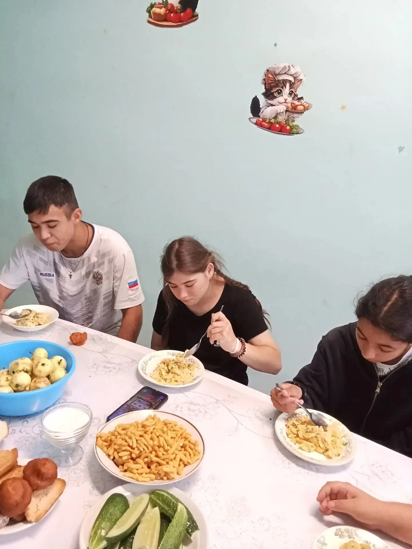 🍝Наши ребята приготовили макароны с сыром и яйцом. Аромат сыра, смешанный с нежностью ...