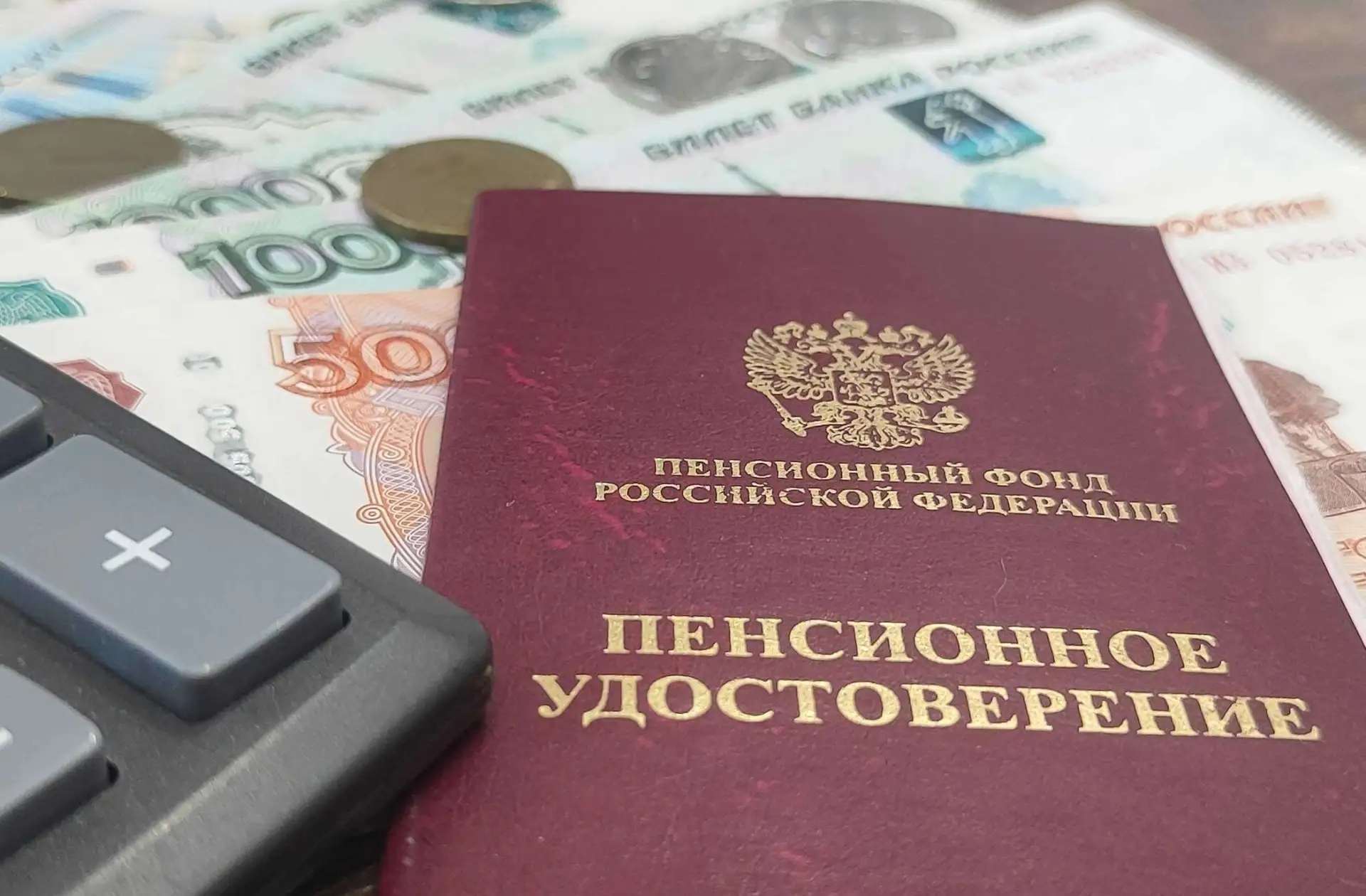 Министерство труда России предложило вводить страховые пенсии по старости без подачи заявлений.

В с