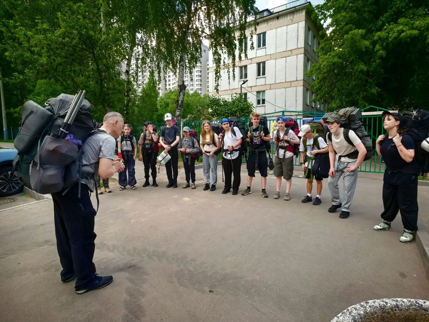 Первый серьёзный поход — и сразу по-взрослому!  🎒 С 22 по 24 мая участники школьного туристического 