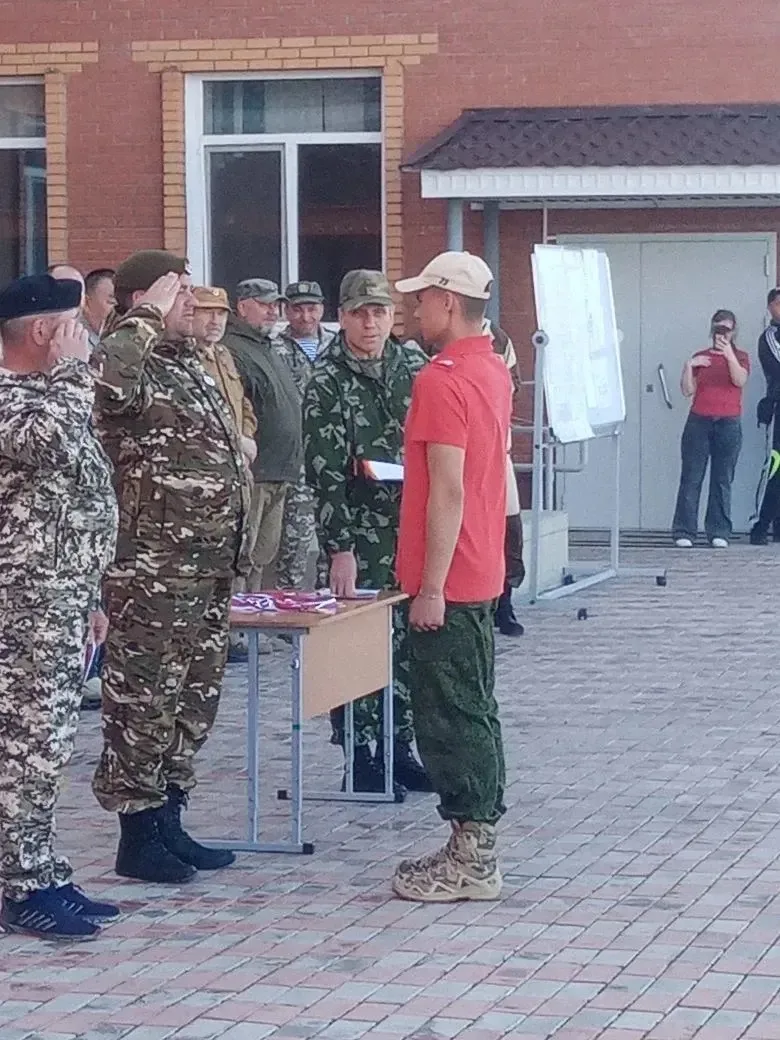 Учебные сборы: теория мужества и практика защиты 🇷🇺

Наши старшеклассники вышли за пределы школьны