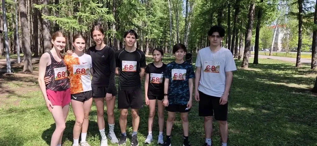🇷🇺 Память в движении!  Сегодня в Парке Победы прошла 77-я городская легкоатлетическая эстафета, посв
