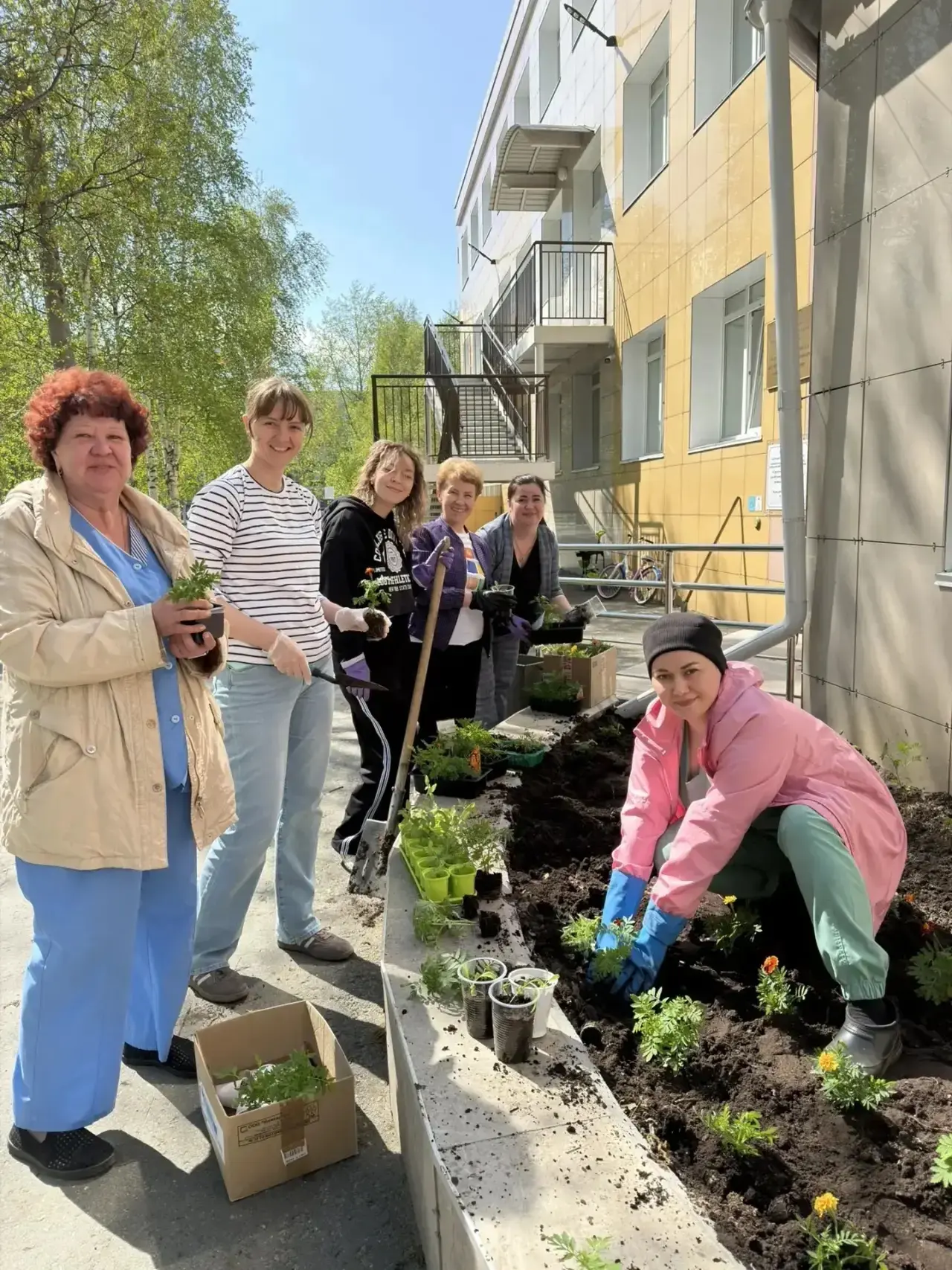 🌸🌼🌺В марте  в нашей школе стартовал замечательный проект — «Школьный цветник»! Мы решили, что тер