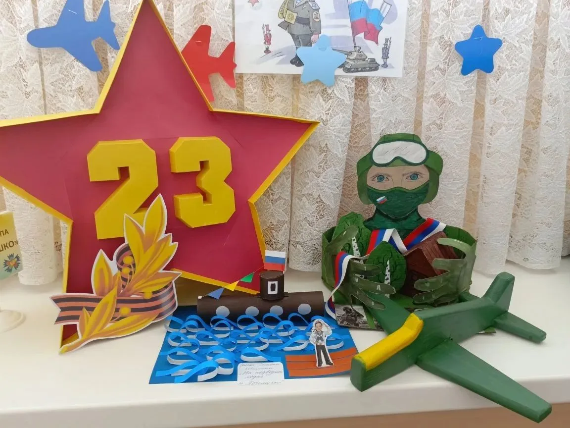 Выставка рисунков и поделок «23 февраля-День защитника Отечества» 
В нашем детском саду проходит зам