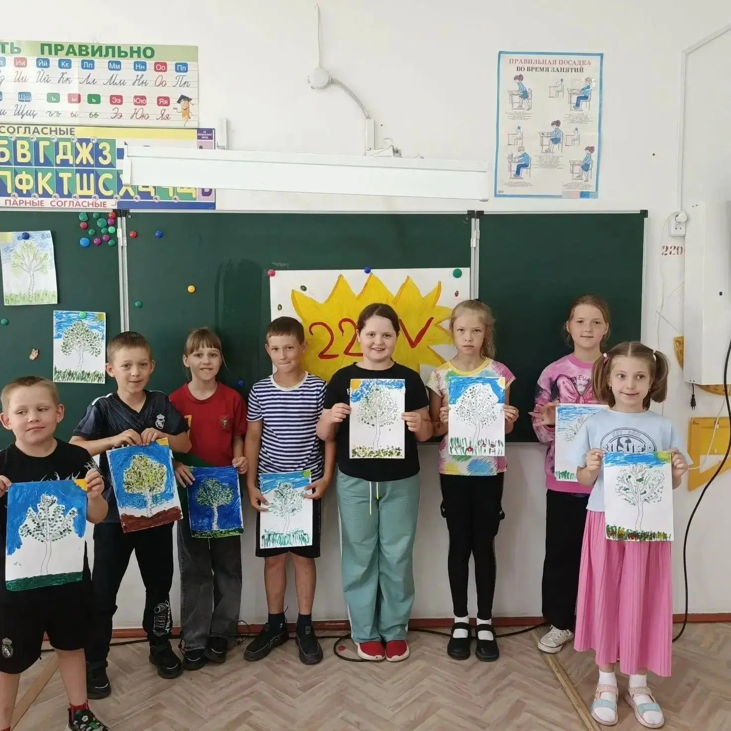 Берёза — душа России! ✨
В нашем кружке «Мастерилка» кипит работа: юные художники с увлечением создаю