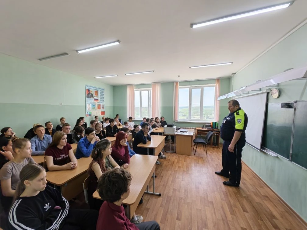 🚦👮‍♀🚔 «Безопасные каникулы» ✅В преддверии летнего сезона в нашей школе состоялась вс...