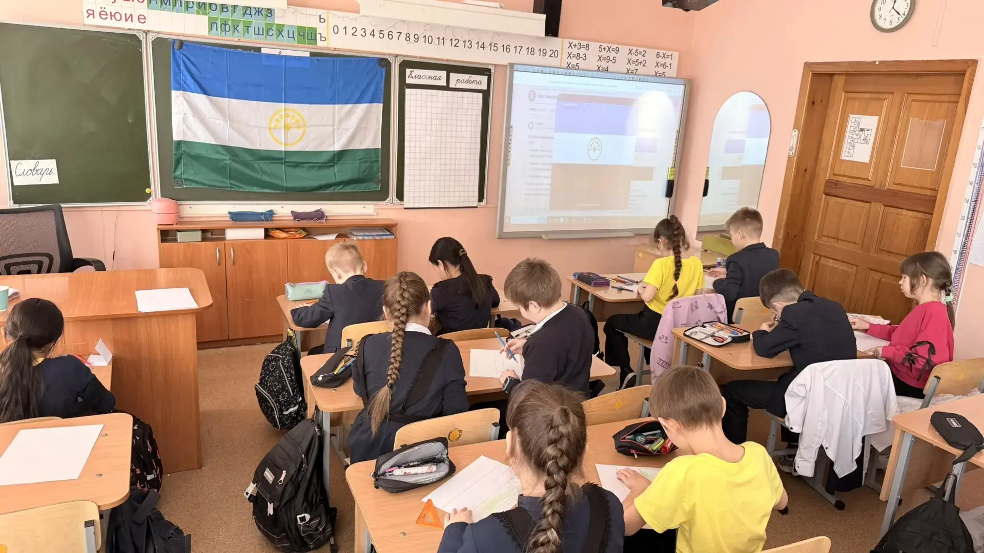 В нашем лицее прошли мероприятия, посвященные Дню государственного флага Республики Башкортостан.  В