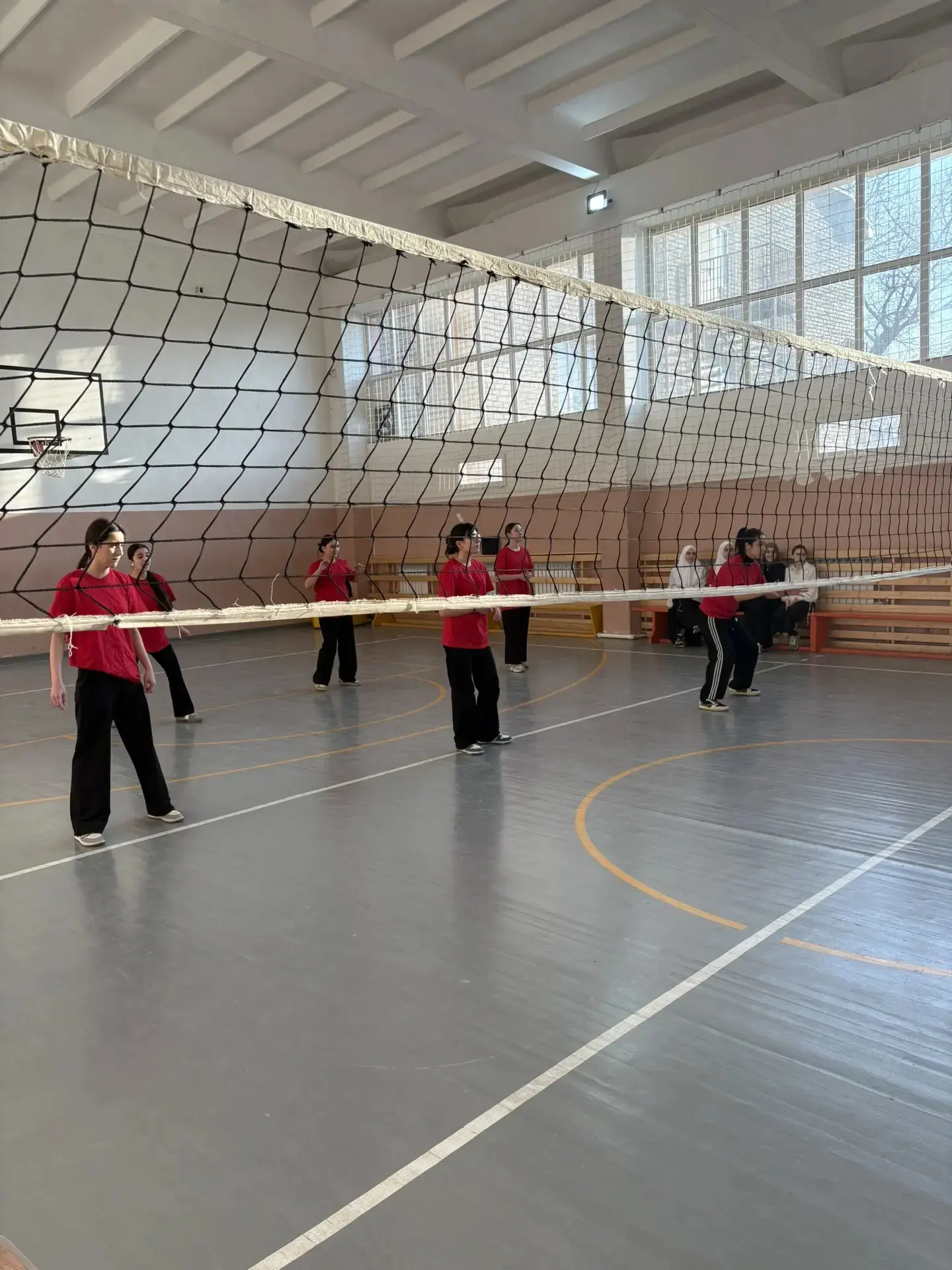 🏐 ПИОНЕРБОЛ: 8-Е КЛАССЫ ОПРЕДЕЛИЛИ СИЛЬНЕЙШИХ!  Эмоции, азарт и невероятная воля к победе! В нашей ш
