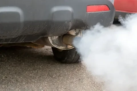 ⛽️ Белый дым из выхлопной трубы по утрам в октябре: как отличить обычный конденсат от п...