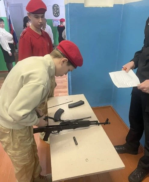 12 февраля  юнармейцы школьного отряда «Барс» приняли участие в межмуниципальных соревнованиях зимне