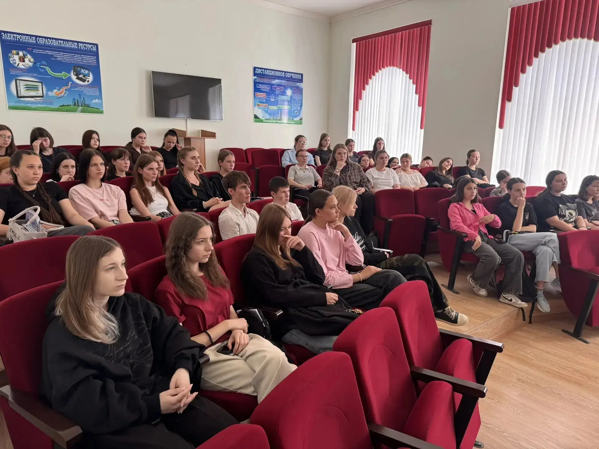 🤔 Какие опасности таятся внутри электронной сигареты?

🗓️ 10 июня студенты первого курса сервисног