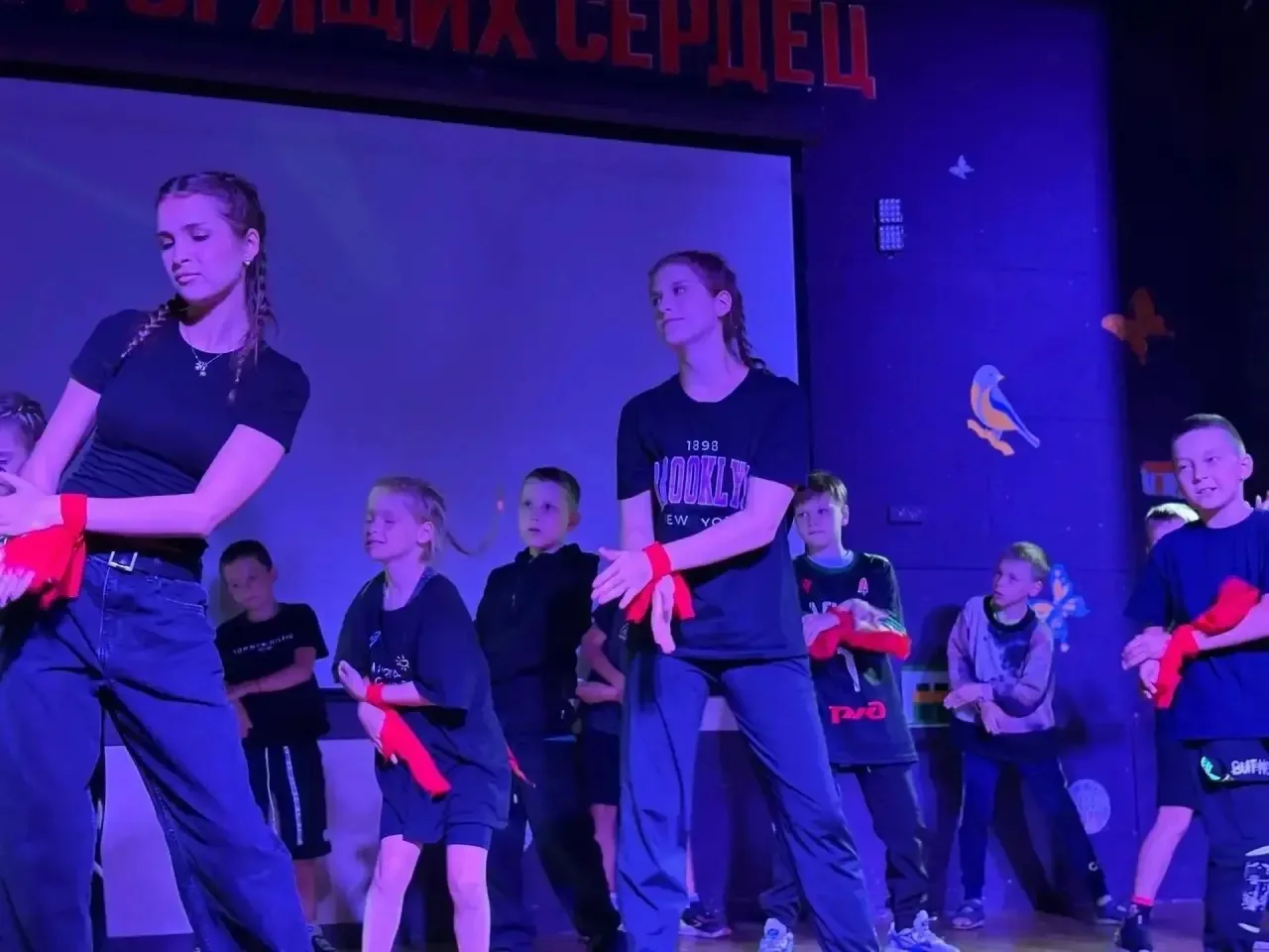 «Мы вместе» — наш первый выход на сцену

👉 Все фото в альбоме:
https://vk.com/album-49540496_312959