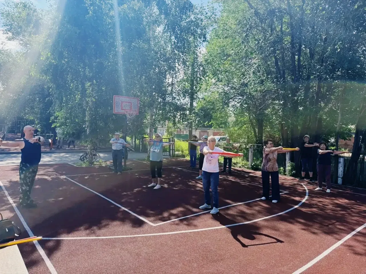В комплексном центре г. Орска была организована еженедельная традиционная зарядка на свежем воздухе 