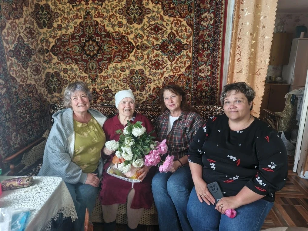 Администрация Троицкого поселения сердечно поздравляет Бирючинских Надежду Егоровну! 💐