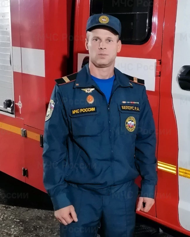 В Тюмени пожарный спас из горящего дома трех кошек и реанимировал двух из них🥹❤️