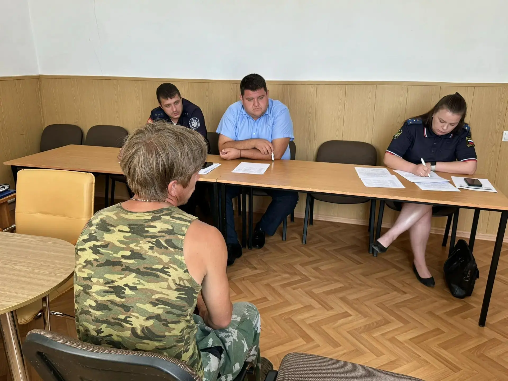 Долги и последствия

В Крымском районе не прекращаются мероприятия по работе с должниками. Совместны
