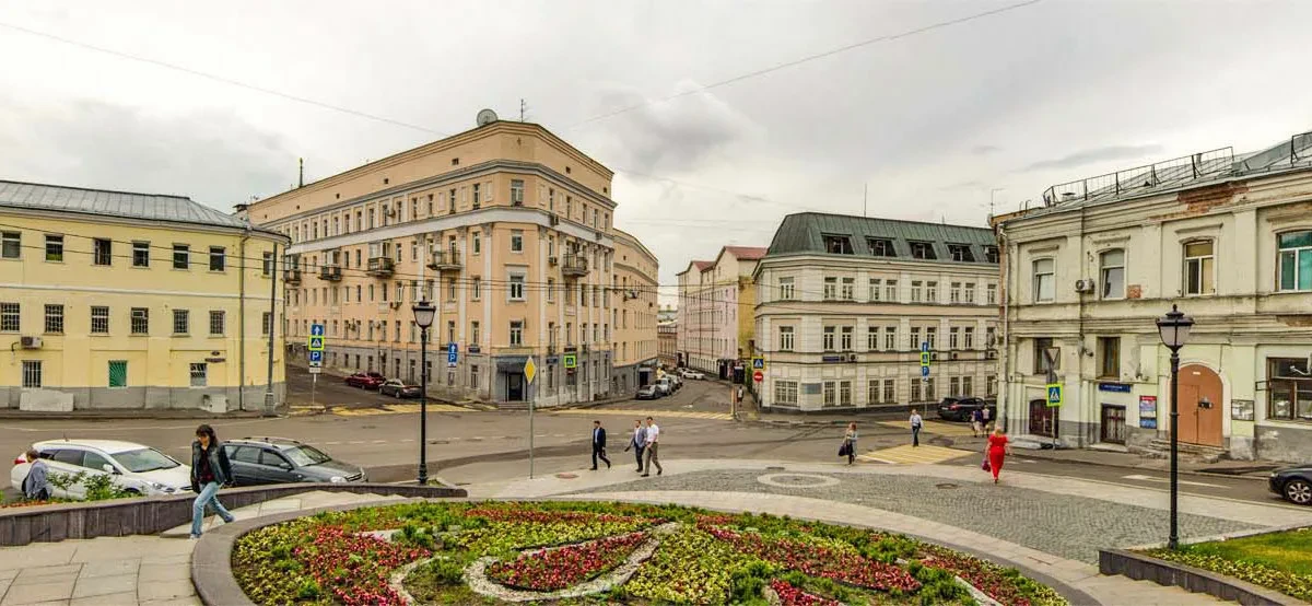 🏚️ Хитровка Гиляровского и сегодняшняя

Широта: 55° 45′ 15″ с.ш.
Долгота: 37° 38′ 20″ в.д.

📖 Отве