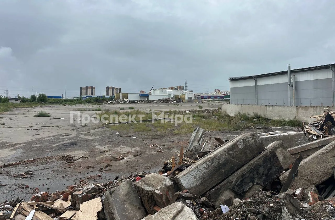 В Красноярске завершается снос Южного рынка на Шахтёров