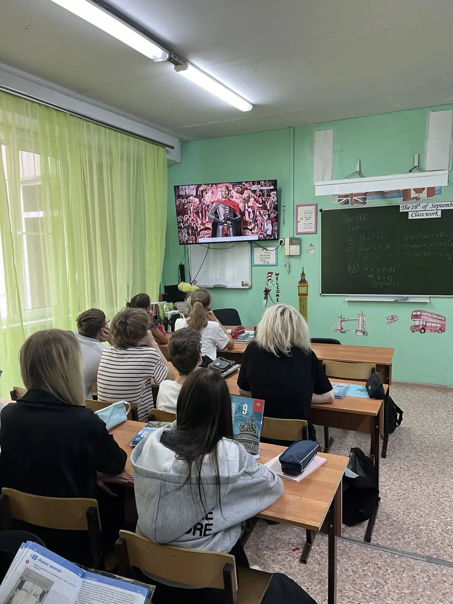 В школе прошли классные часы, приуроченные ко Дню памяти святого благоверного князя Але...