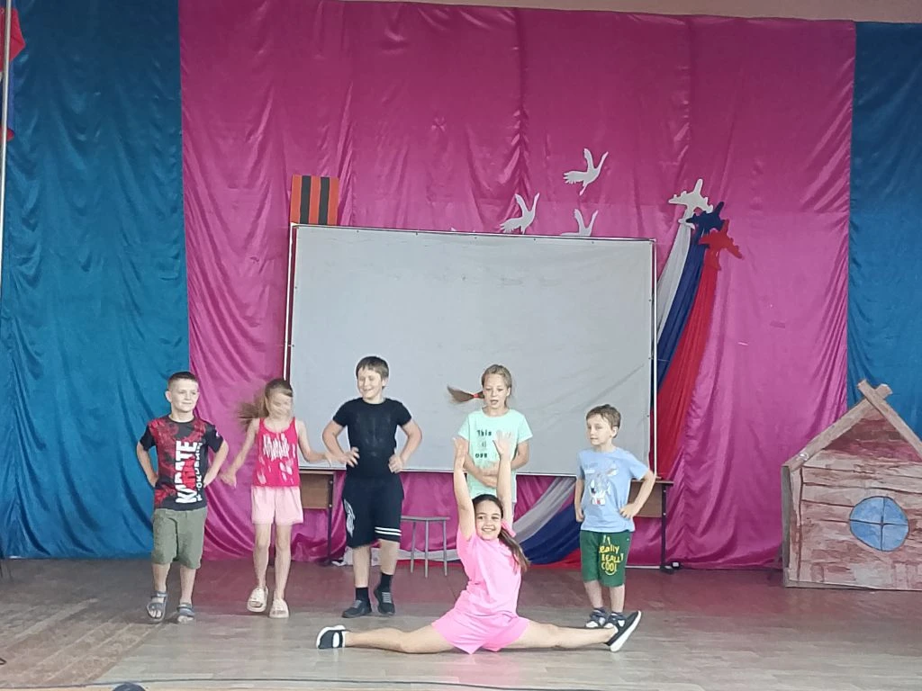 "День Танца"💃🕺🌟
15 июня в летнем пришкольном лагере «Фантазёры» МОУ СШ 14 имени Саши Филиппова Во