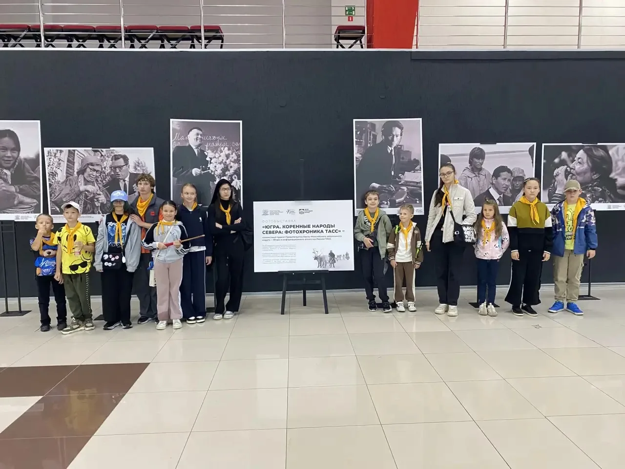 Ребята из лагеря «Эколята» побывали на фотовыставке «Югра. Коренные народы Севера: фото...