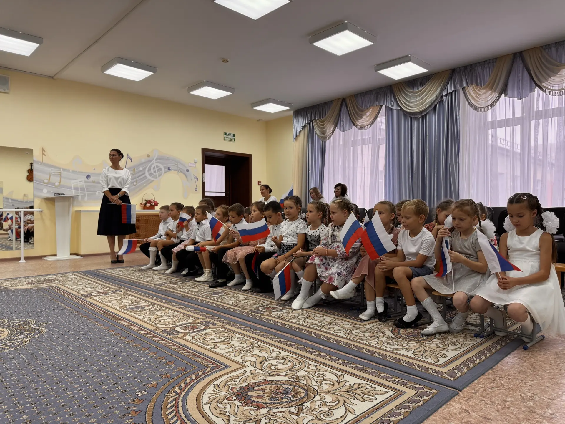 В преддверии Дня Государственного флага России 🇷🇺 в детском саду прошло патриотическо...