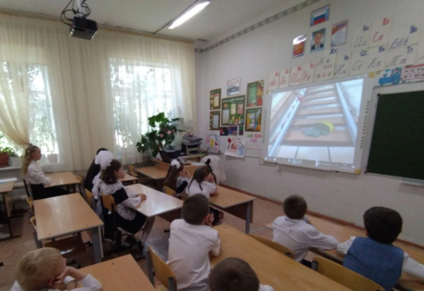 📢 В рамках акции «Уступи дорогу поездам»