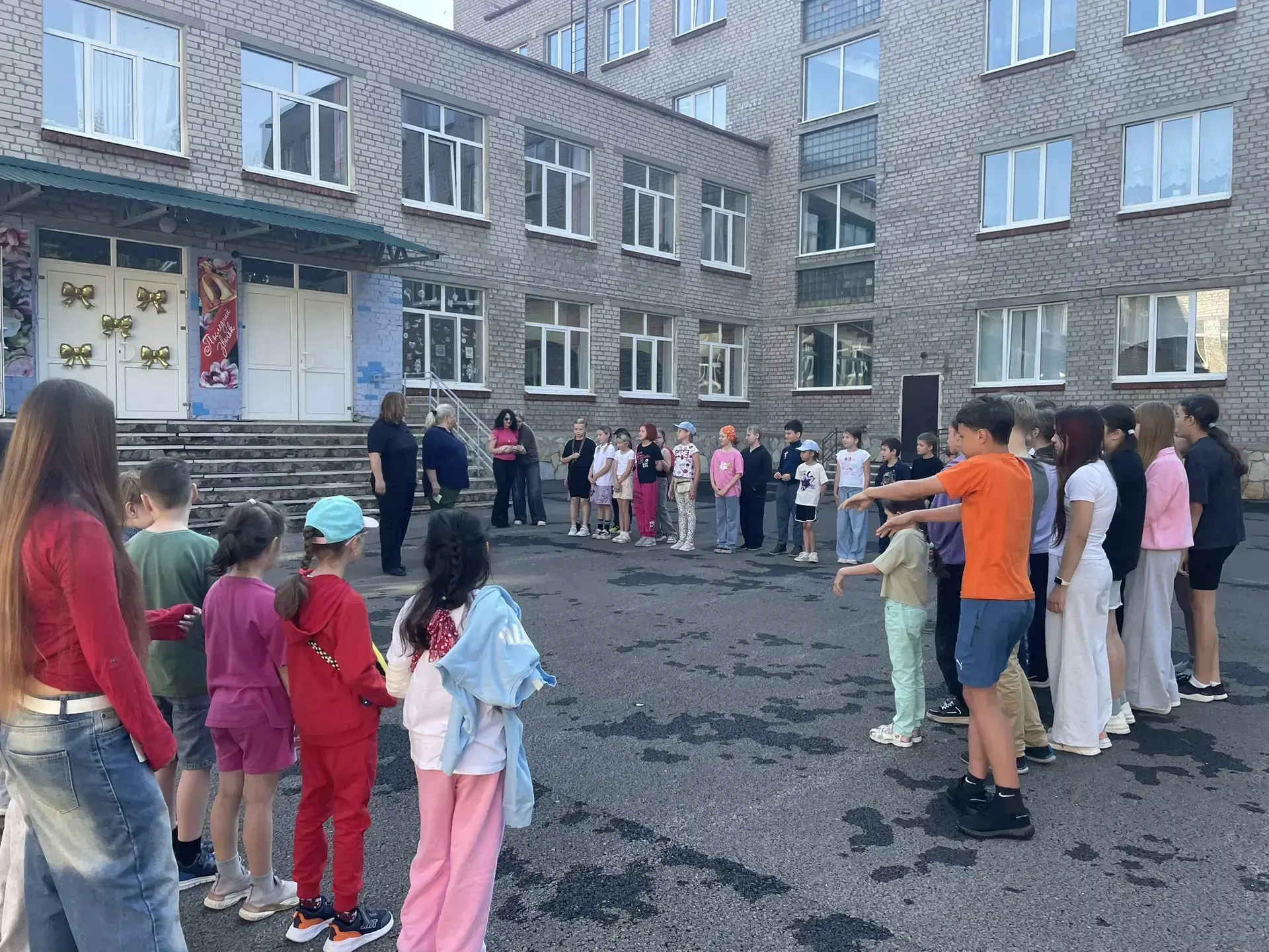 🚦 Безопасность прежде всего в "Стране детства"! 🚦

Каждый день в нашем школьном лагере "Страна дет