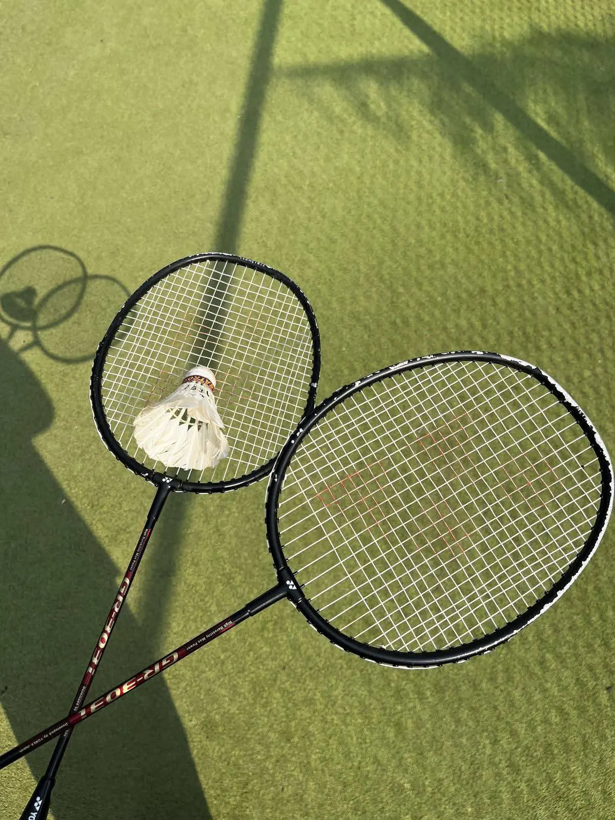 🏸 На Болотной площади заработали две бесплатные площадки для бадминтона.

Записываться заранее не н