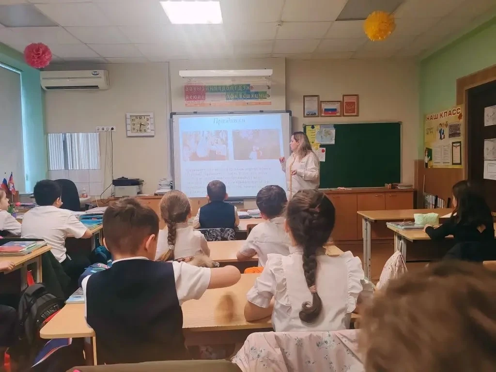 2026 год объявлен годом единства народов России 🇷🇺✨ В нашей школе прошли классные часы, посвящённые 