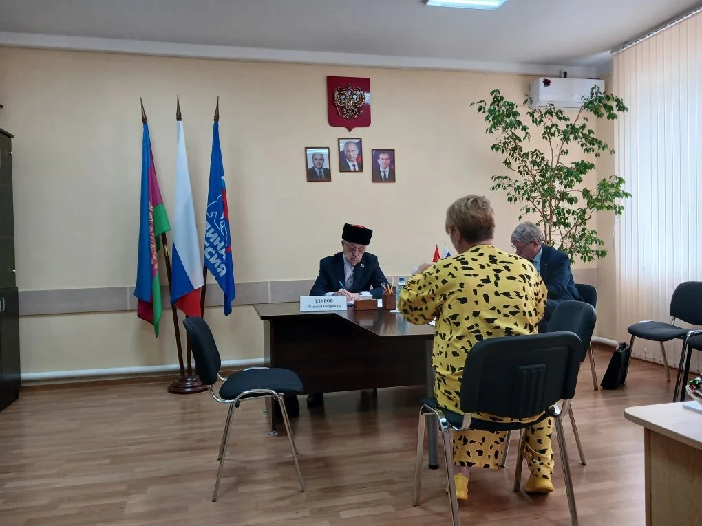 Прием депутата Государственной Думы Алексея Петровича Езубова в Общественной приемной г.Кореновска н