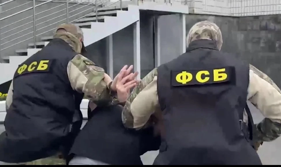 ФСБ пресекла рассылку взрывных устройств в парфюмерных наборах военным
